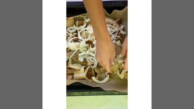 Курица без кости с белыми грибами🍗