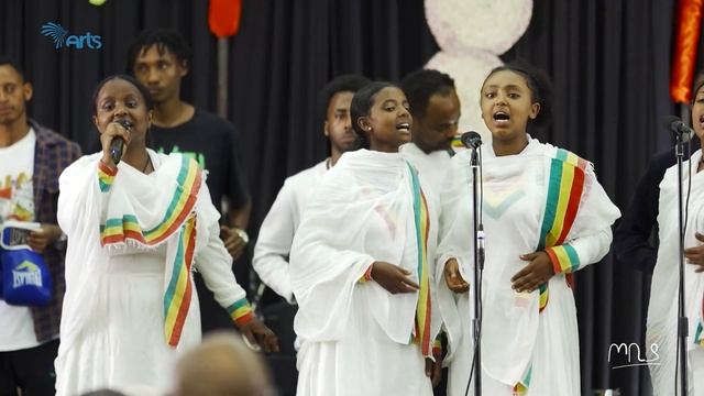 ምን ቢርቁ የማትረሺ የልጅነቴ አያዉቁንም - የአብነት አጎናፍር | በዕንቁ ዜማ Enqu Zema | ጦቢያ @ArtsTvWorld смотреть онлайн