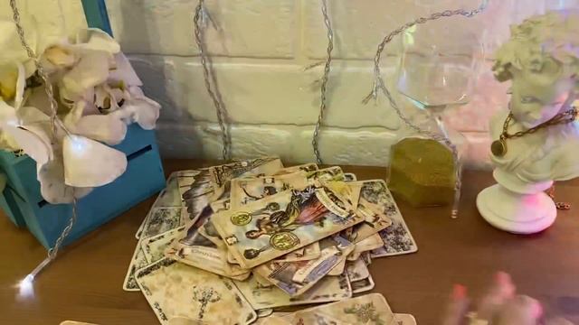 ЧТО ЕГО СЕЙЧАС БЕСПОКОИТ? #таро
