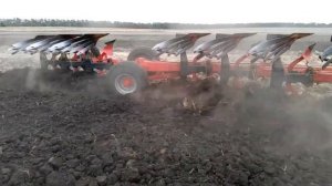 Плуг оборотный ППОВ-8-45-01 с предплужниками и перьевым отвалом и трактором Кировец