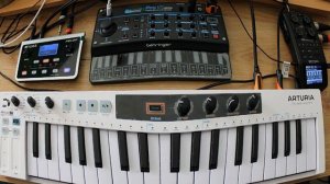 “MEETING “ -  BEHRINGER Pro VS MINI & MOOER PE 100 – (impro jam)