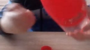 Как сделать из бутылки подставку для телефона