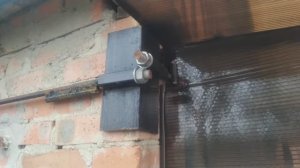 Стяжка кирпичной стены летней кухни своими силами