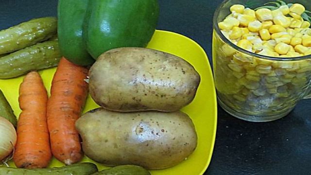 Салат с перцем и кукурузой