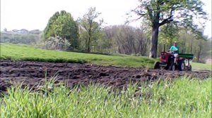 посев суданки трактором синтай и краткий обзор самодельной сеялки с высевным механизмом джон дир