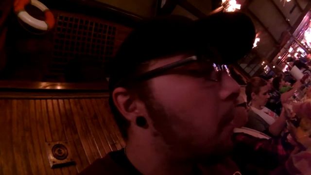 VLOG: Crab Pot Restaurant смотреть онлайн