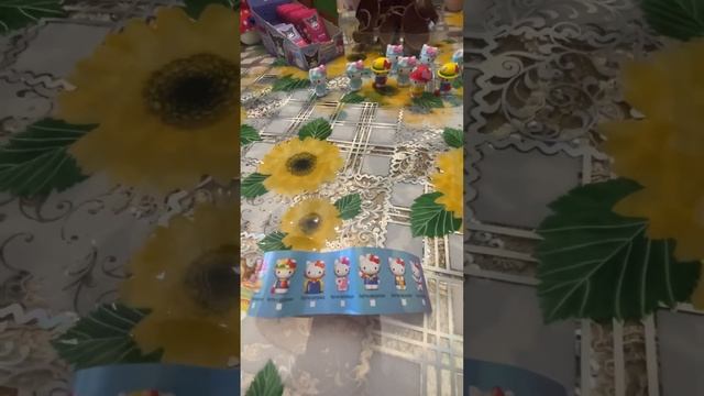 Распаковка киндеров Китти😍 смотреть онлайн
