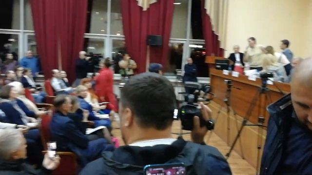 Сотрудники КрАЗа угрожали избить общественницу? смотреть онлайн