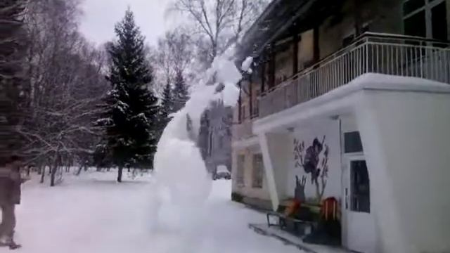 Снег упал с крыши смотреть онлайн