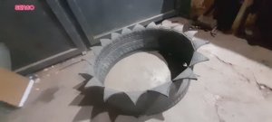 Как вывернуть легко покрышку для клумбы под цветы