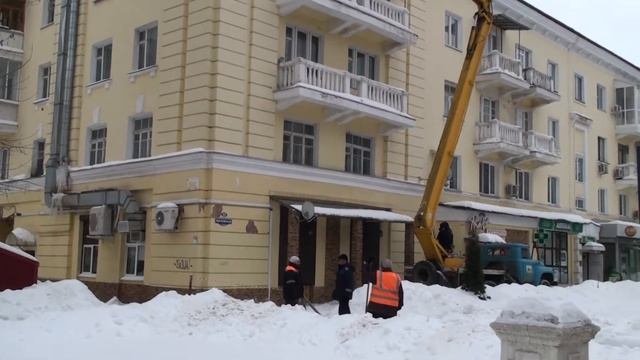 Чистка снега. Новомосковск, ул.Московская (без музыки) смотреть онлайн