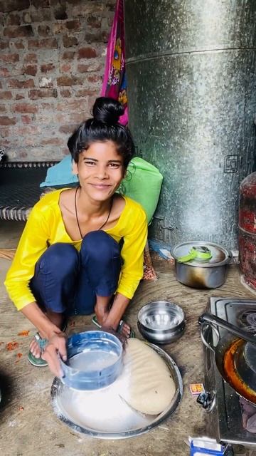 Hi guys ye dekh sakate hai paratha, 🫓tamatar, 🍅aloo ￼ 🥔Ki sabji ￼￼￼#shorst смотреть онлайн