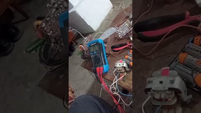 Уроки электроники. Учимся правильно замерять переменное напряжение.
