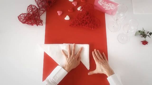 Napkin folding from Duni - Chapeau.mp4 смотреть онлайн