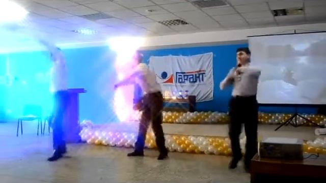 Барнаульский Джим Керри жгеееет!Смотреть до конца,жесть!=) смотреть онлайн