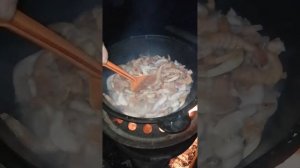 Креветки в казане на сливочном масле