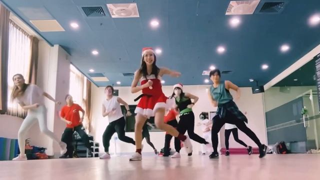 Zumbea/mega mix 92/ merengue/Ting/Zumba/Christmas party смотреть онлайн