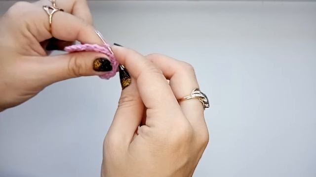 Необычный брелок тапочек / ЛЕТНИЙ БРЕЛОК КРЮЧКОМ / ВСЕМ ПОНРАВИТСЯ ЭТОТ СУВЕНИР / Брелок крючком смотреть онлайн