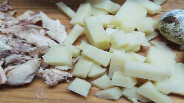 Салат из куриного мяса и картофеля