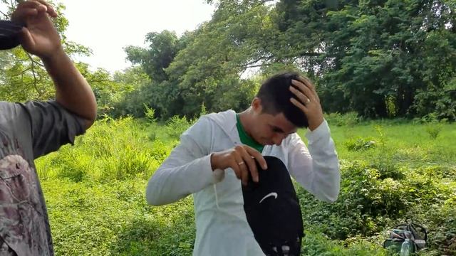 BUSCANDO LEÑA A JONATHAN LE PICARON LAS ABISPA,Y ASI QUEDO, P-5 смотреть онлайн