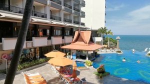 Виды на корпуса, бассейны и море отеля Garden Cliff Resort and Spa, Тайланд, Паттайя