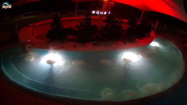 П'ятниця відпочинок після важкого дня Веб камера джакузі з підігрівом на узбережжі моря на вулиці - смотреть онлайн