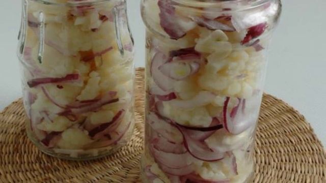 Цветная капуста с красным луком
