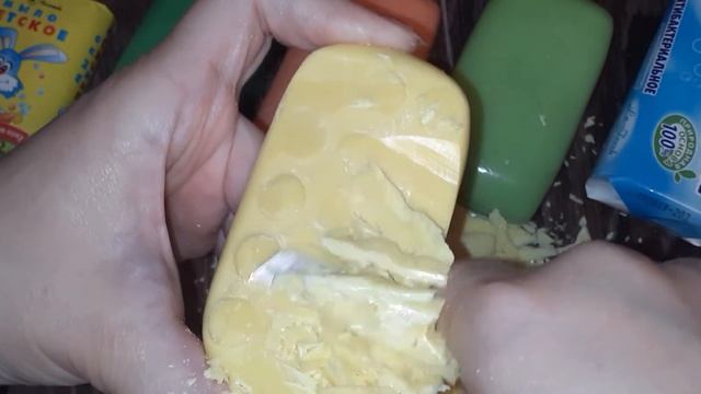 Cutting lemon soap ASMR, мыло с пупырышками, сильный аромат лимончика 🍋 смотреть онлайн