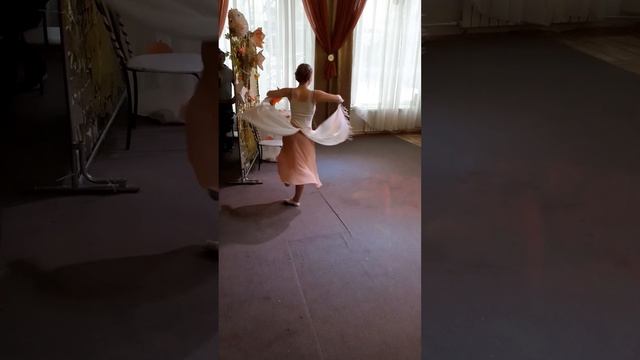 АЛИСА НЕЧАЙ! ТАНЕЦ ДЛЯ МАМЫ В КЛУБЕ ЭДЕЛЬВЕЙС!