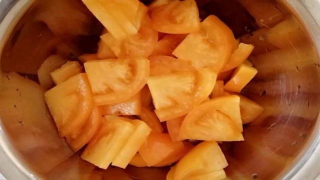 Салат с помидорами и базиликом