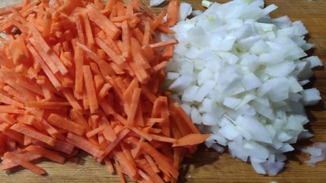 Куриное филе с овощами и томатной пастой