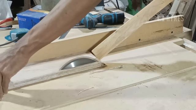 DIY Portable and Folding Mini Table Saw from a Circular Saw: Perfect for Small Workshops! смотреть онлайн
