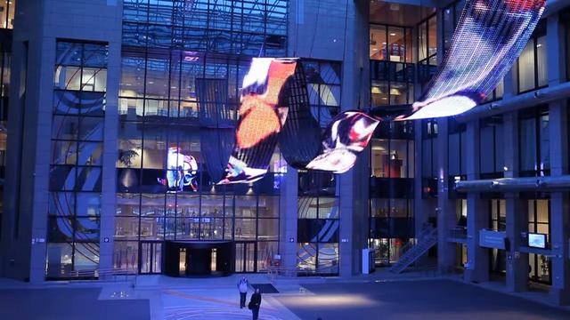 Медиафасад сложной форма длинной 33метра