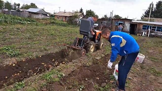 Уборка урожая самодельным трактором смотреть онлайн