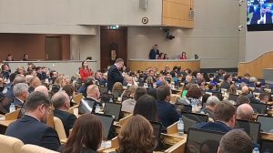Глеб Лукьянов задаёт вопрос на Парламентских слушаниях в ГосДуме по теме: "Развитие МСП в России"