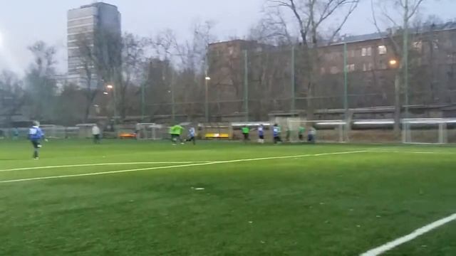 Играем в футбол на заводе смотреть онлайн