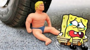 Губка боб играет с игрушками. Губка боб спасает игрушки. Детям