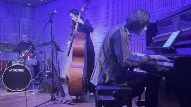 Jazzhouse trio  For Nelly