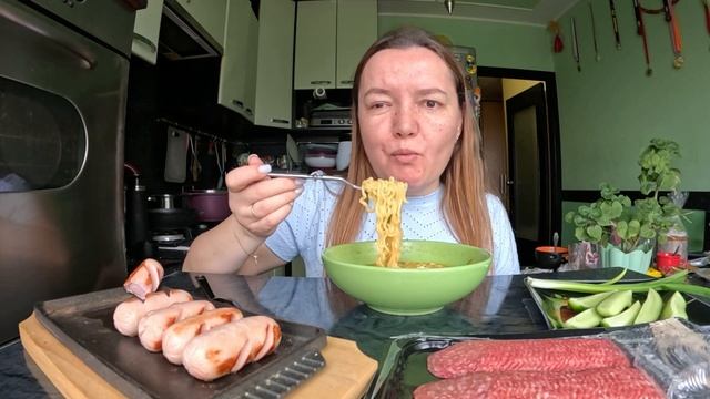 Лапша Чанрамен, сосиски. Мукбанг