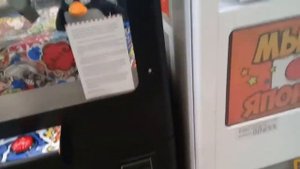 Испытываем удачу с другом в игровом автомате "Ножницы" ЖЕСТЬ ВЫЙГРАЛИ АЙФОН 6!!!!!