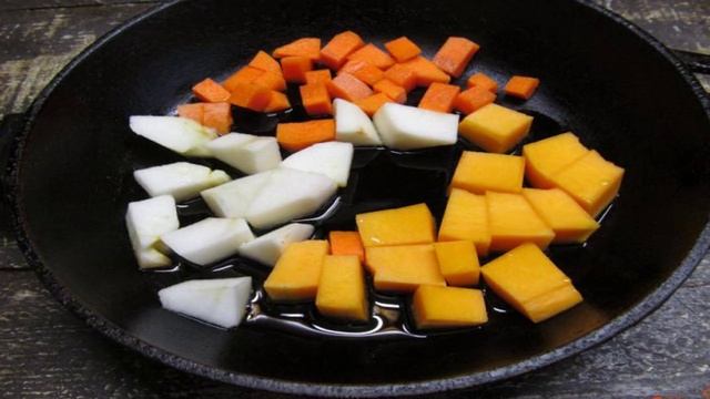 Салат из тыквы с помидором черри и яблоком