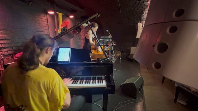 Jazzhouse trio  For Nelly