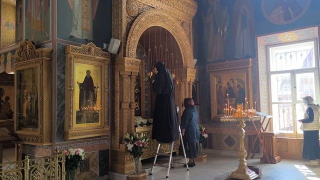 1000061587 В храме. Мощи Кирилла и Марии .mp4