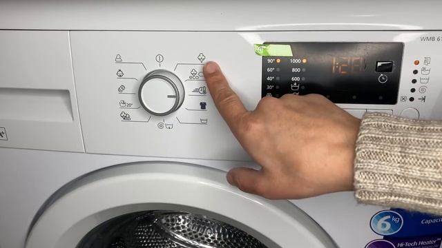 Бросьте таблетки для посудомоечной машины в стиральную машину и СМОТРИТЕ, ЧТО ПР смотреть онлайн