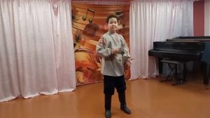 Темиров Альдияр. Русская народная песня "Комар шуточку шутил"