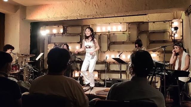 MIU is tap dancing in Tokyo, 2022. смотреть онлайн