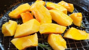 Тыква запеченная с розмарином и оливковым маслом