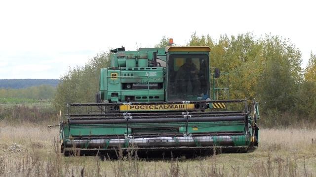 Уборка урожая комбайнами ДОН и ACROS.4К. смотреть онлайн