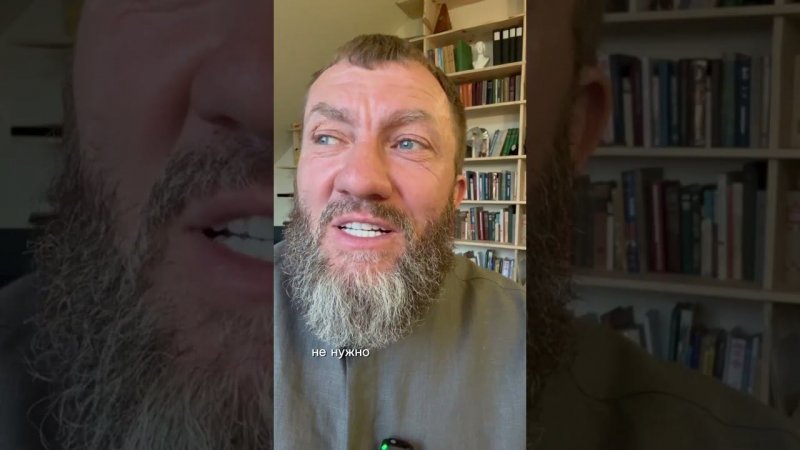 Я в ласке этой растворяюсь         Под необъятным небом синим.