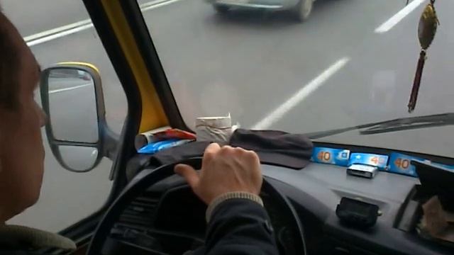 Однорукий водитель